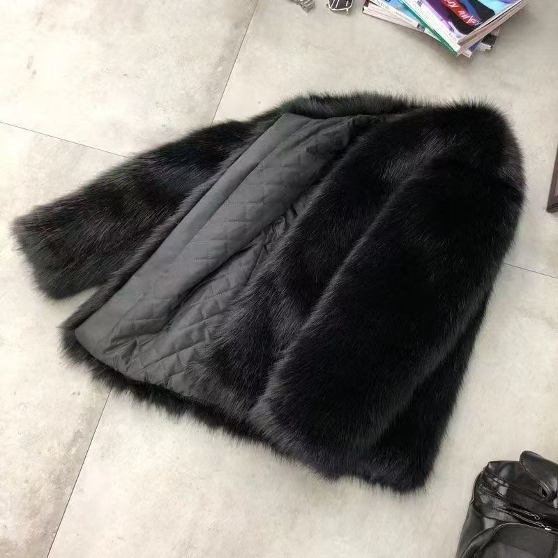 

Зимняя новая шуба из искусственного лисьего меха короткая легкая шуба женская смотрится стройнящей S 80-45 kg чёрный