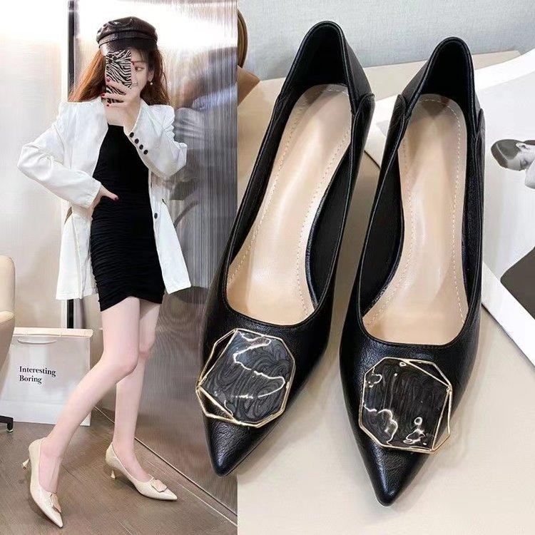 Pointed High Heels Design Sense Niche Temperament Celebrity Middle Heel Not Tired Feet Four Seasons Single Shoes Women 2025 New Soft Leather