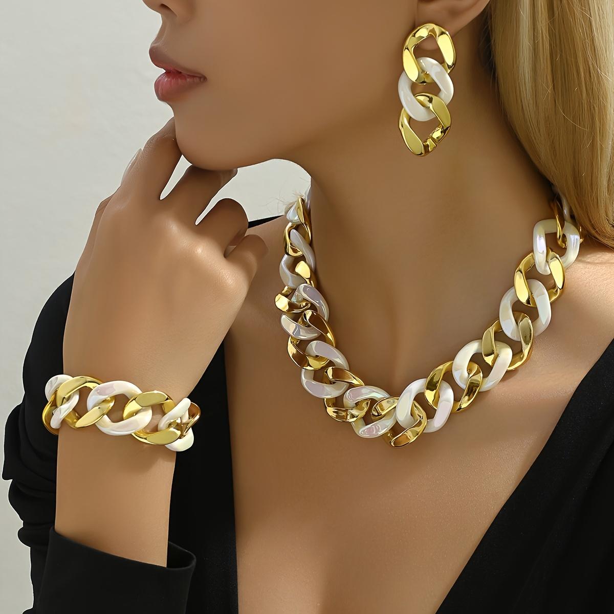 

Модные украшения для женщин белый