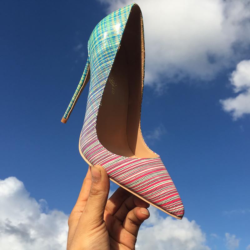 

Цветные горизонтальные полосы острые тонкие каблуки сексуальная женская обувь 12 см синяя женская обувь 45