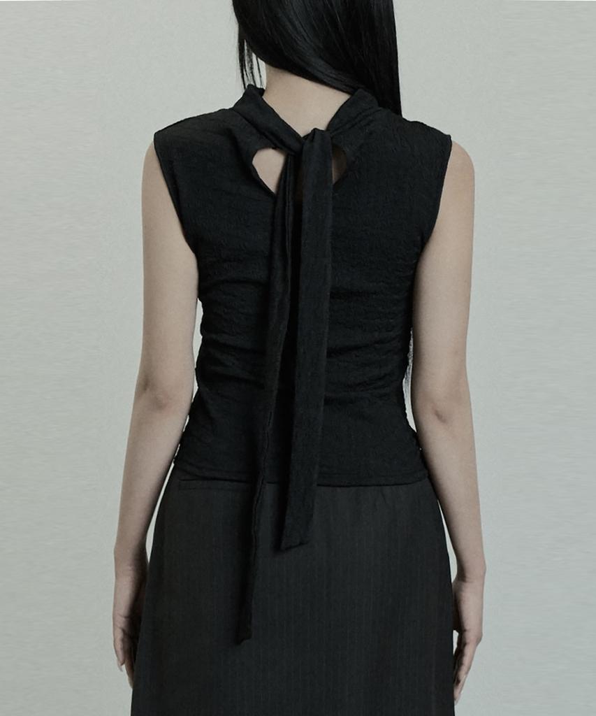 ETRE AU SOMMET Scarf Wrinkle Slit Top (Black)