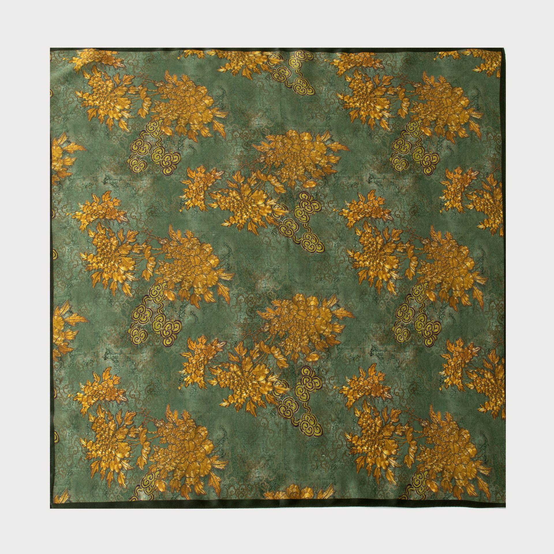 

High-end silk scarves are fashionable and simple, and the new products in four seasons are 100% mulberry silk