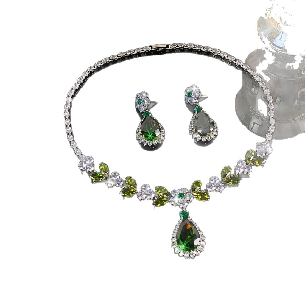 Heavy Industry Fashion Trend Zircon Earrings and Necklace ins Palace-style floral jewelry with a fresh and elegant clavicle chain