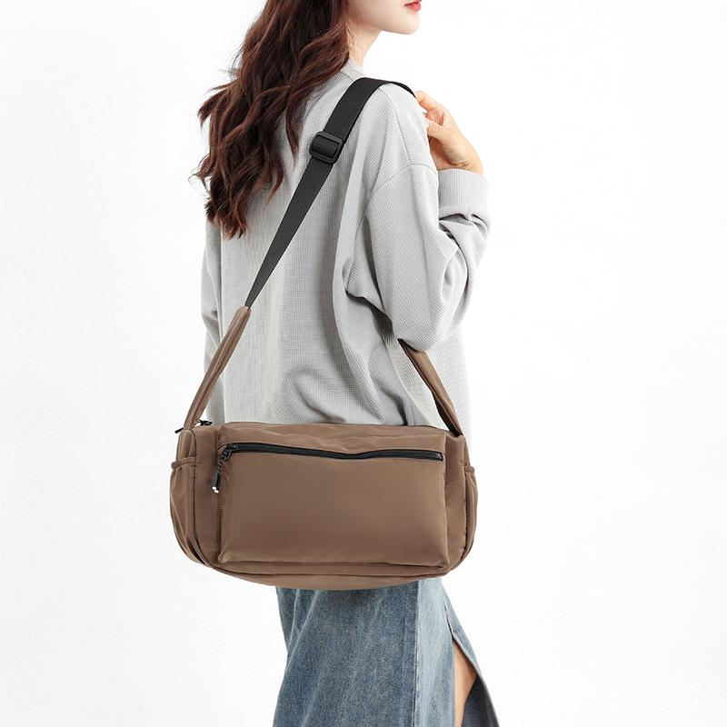 Women's Large Capacity Shoulder Bag Men's Sports Crossbody Bag Light Solid Color Mountaineering Dumpling Bag