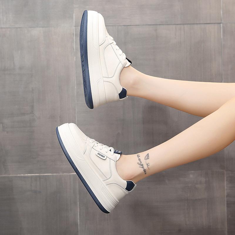 Little white shoes girls versatile spring and autumn flat thick soles 2025 autumn new breathable order surge casual dad sports shoes