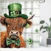 St. Patrick's Day Schottische Hochlandkuh Duschvorhang - Festivalwand Dekoriert Mit Kleeblatt Und Kleeblatt Hängend Im Wohnzimmer Und Schlafzimmer