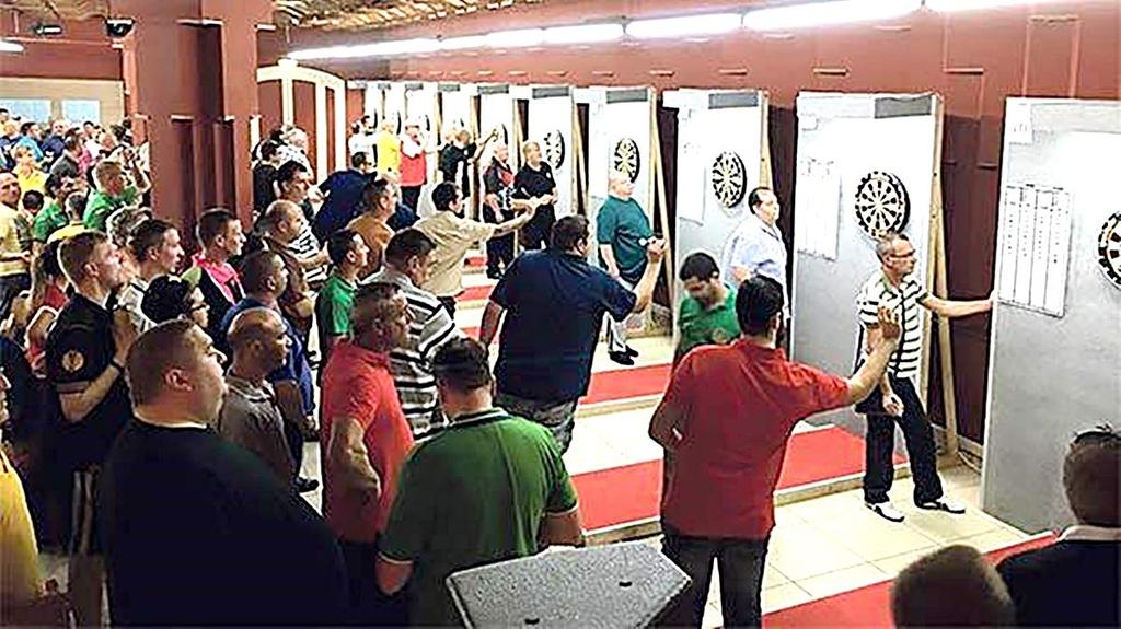 TradeWind Double-Sided Dartboard, 29cm, Includes 4 Darts, for Indoor Play, Party Games, Competition, and Practice.