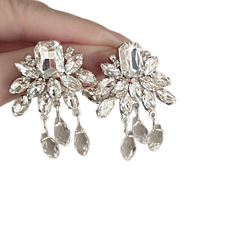 Minimalist Diamond-Encrusted Wheat Ear Tassel Earrings - Light Luxury, High-End Studs for a Fashionable, Elegant Look