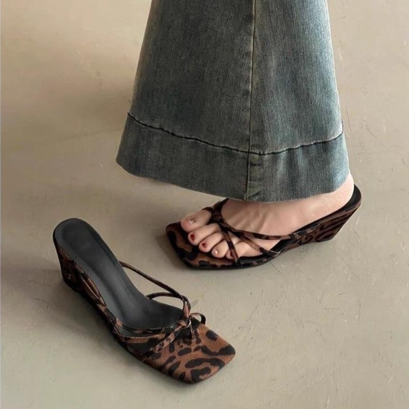 Fashion Women's Leopard Wedge Slippers Trend Elegant Lady Heeled Sandals Luxury Women Pumps Outdoor Casual Beach Sandals Sandalias Mujer