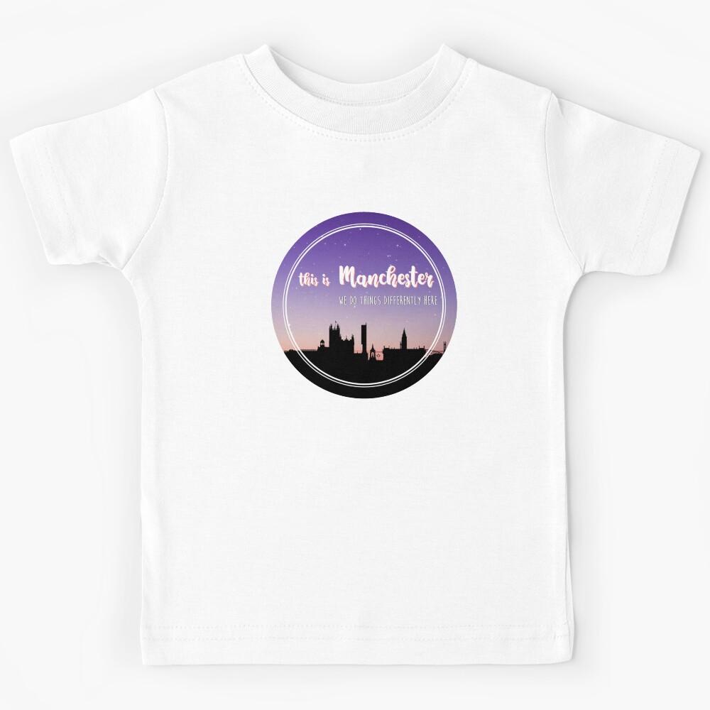 UK Manchester City Skyline - This is Manchester, we do things differently here - Gradient Sunset Kids T-Shirt 140