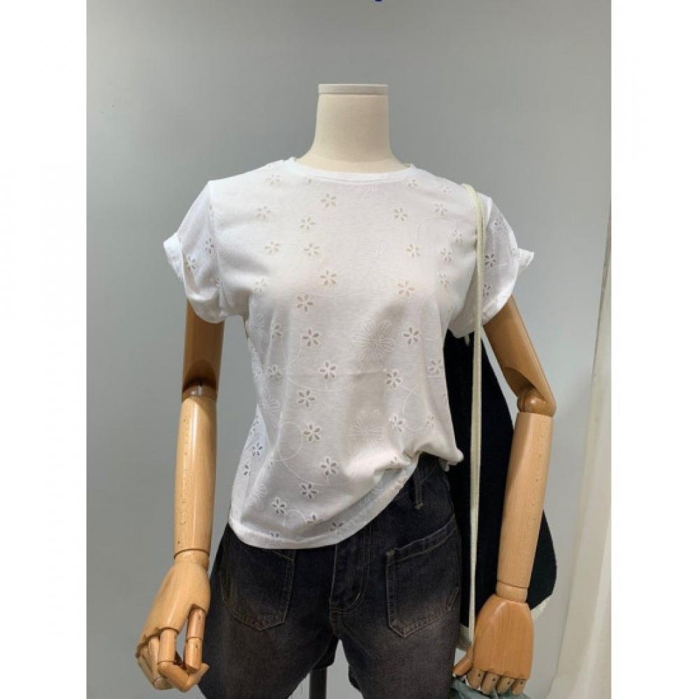 C S In The Room maSo Flower Embroidery punChIng ShorT Sleeve T ShirT 2Color C