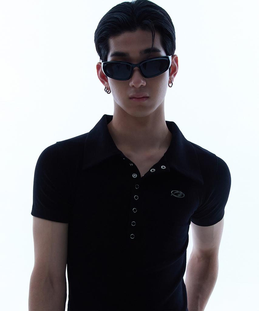 MORE THAN BLACK Logo Snap Collar Half Sleeve