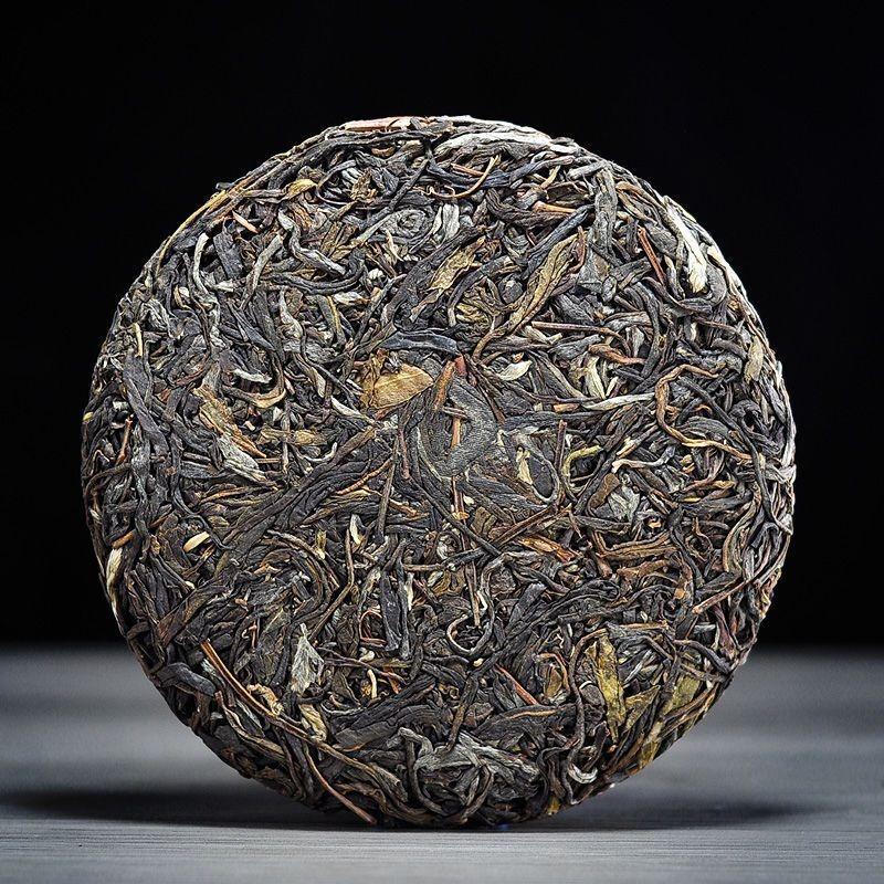 Pu-erh Raw Tea Yunnan Ancient Tree Pure Material Seven Seed Cake Spring Tea 200g