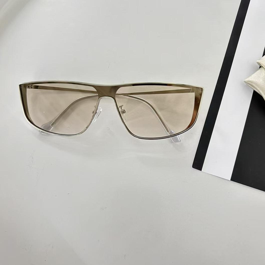 

Stylish Year 2000 Style Stylish Sun Glasses For Men European American Style UV Ray Blocking Sun Glass For Women High Quality Female Sunglass
