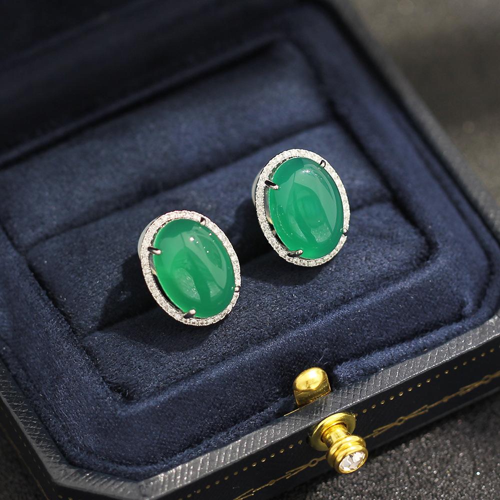 Elegant temperament Oval imitation chalcedony inlaid earrings Versatile exquisite high-end pierless earclips earrings women's models