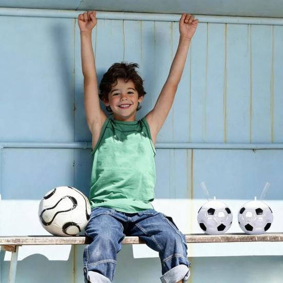 Borraccia da Calcio con Cannuccia, Tazza di Plastica a Forma di Pallone da Calcio da 500 ml, Bicchiere Termico per Bevande Sportive con Coperchio per il Giorno della Partita, Regalo per tifosi