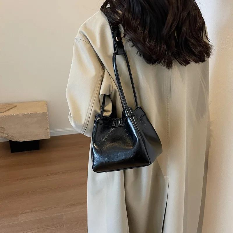 

Design Sense Red Women New 2024 Модная текстурная сумка на плечо Популярные популярные ручные сумки-тоут для женщин