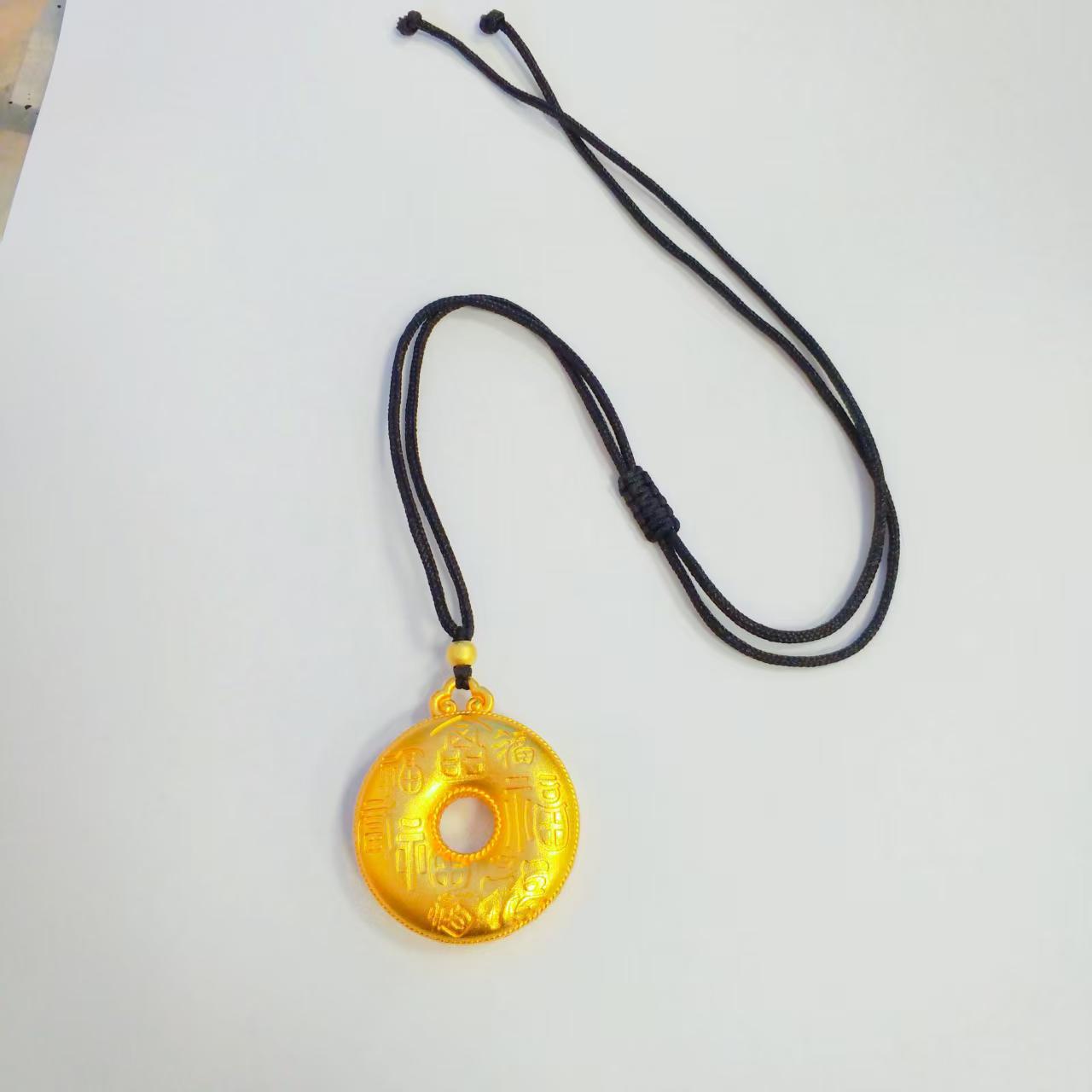 Вьетнамский этнический кулон-пион из песочного золота с плетеным кожаным шнурком
