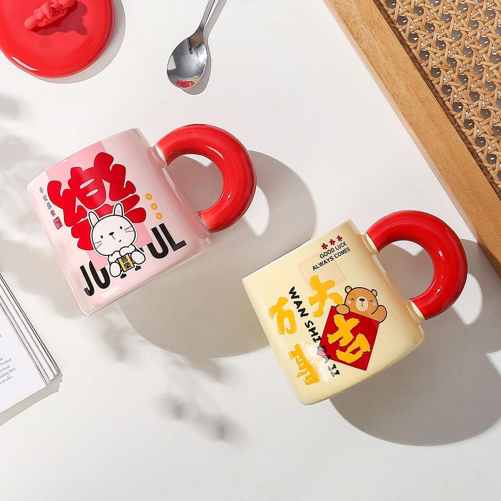 Give girlfriends gifts, mugs with lids, gift boxes, ceramic cups, household water cups, female cute office cups.