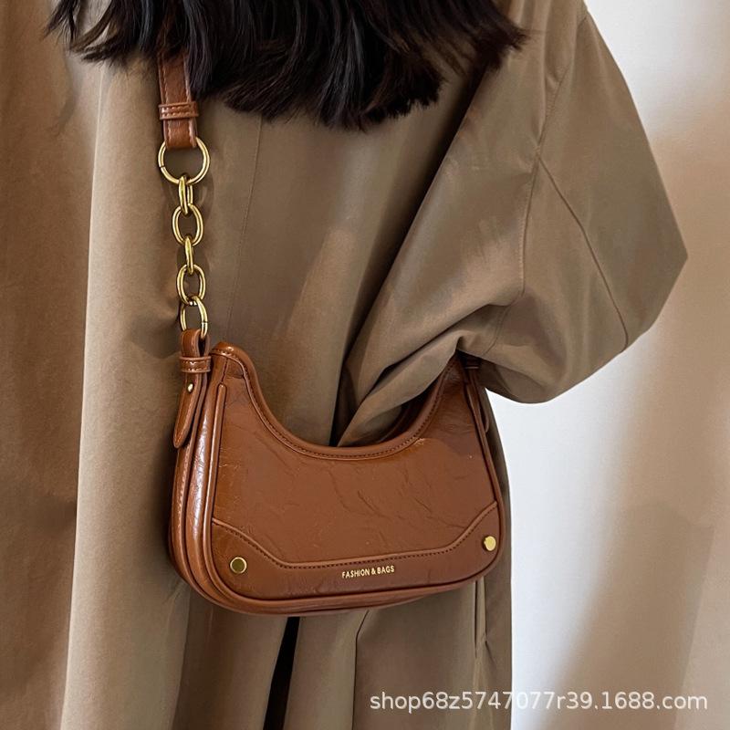 Medieval bag retro 2025 winter shoulder messenger bag Internet celebrity bag manufacturer temperament versatile shoulder bag