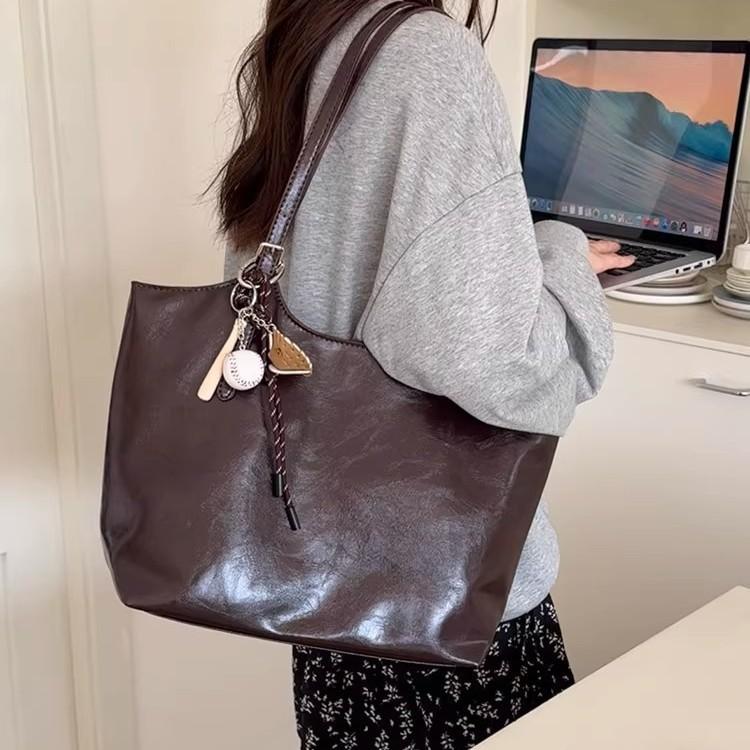 

Shoulder bag women s new autumn and winter retro fashion versatile high sense work commuter bag large capacity