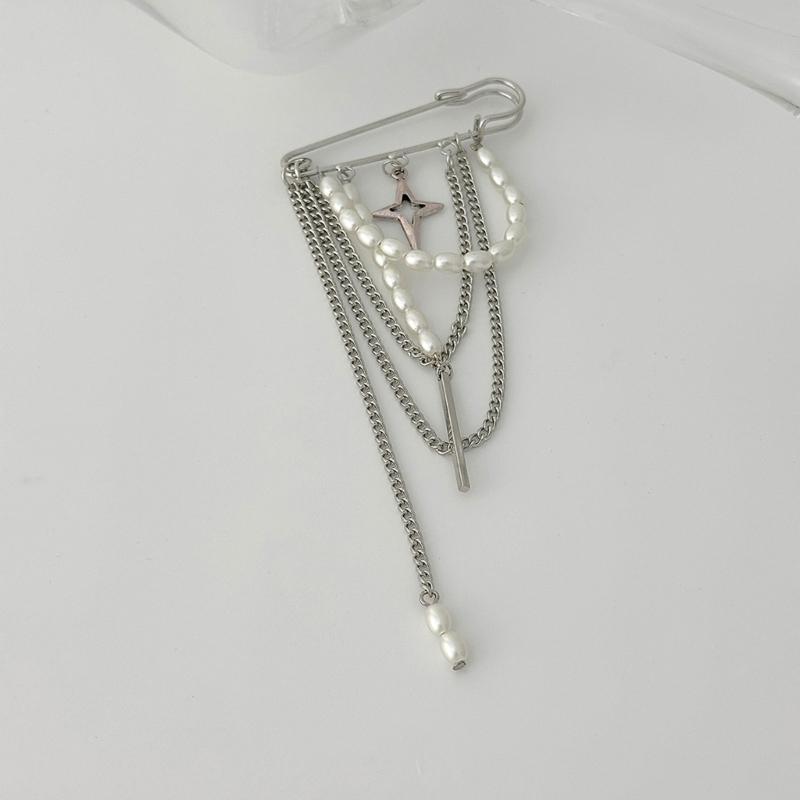 Elegant Brooch Pin Featuring Tassels and Chain Detail Decorated by Imitation Pearls for Personalizing Garments
