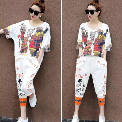 2 Adet/takım Kadın T-shirt Pantolon Seti Hip Hop Tarzı Baskı V Yaka Yarım Kollu Üst Ayak Bileği Bantlı Kırpılmış Pantolon Sokak Giyimi Seyahat Günlük Kıyafet
