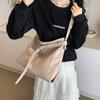 Casual texture women's bag new large-capacity commuter tote bag fashionable retro shoulder messenger bag