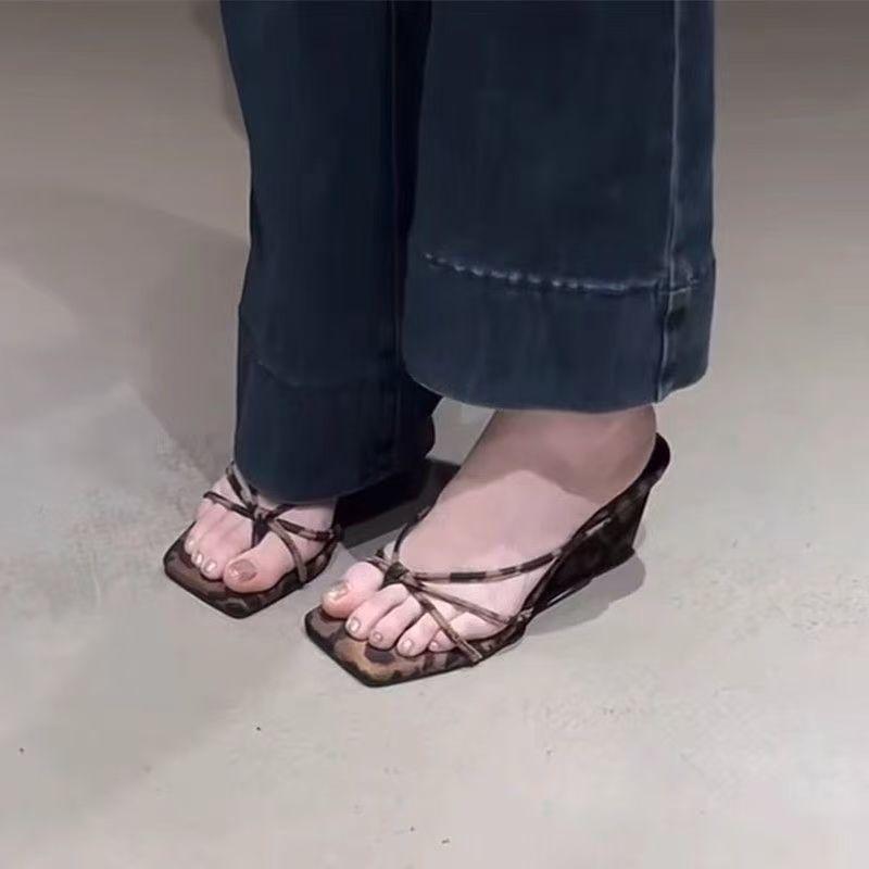 Evening Wind Female Leopard Print 2025 New Slope Heel Wear High Heels Slippers Thin Straps Summer Shoes Mezzanine French Sandals