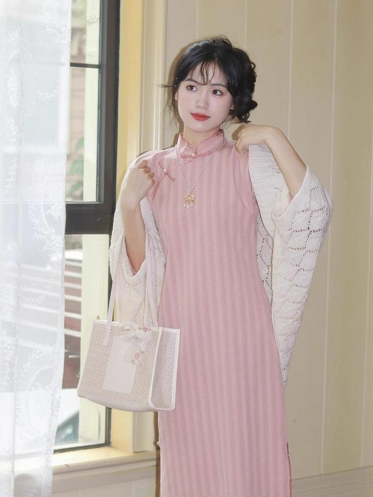 Retro-inspiriertes chinesisches Cheongsam mit weiten Ärmeln - Herbst-Schülerausgabe