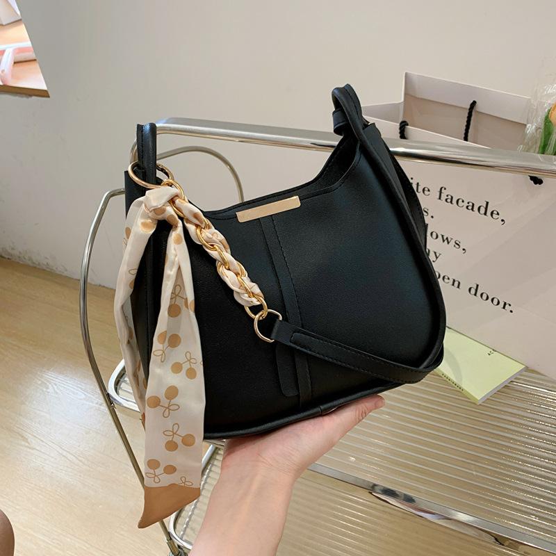 Premium Texture Large-capacity Bucket Bag Women's 2025 Spring and Summer New Fashion Messenger Bag Niche Commuter Shoulder Bag