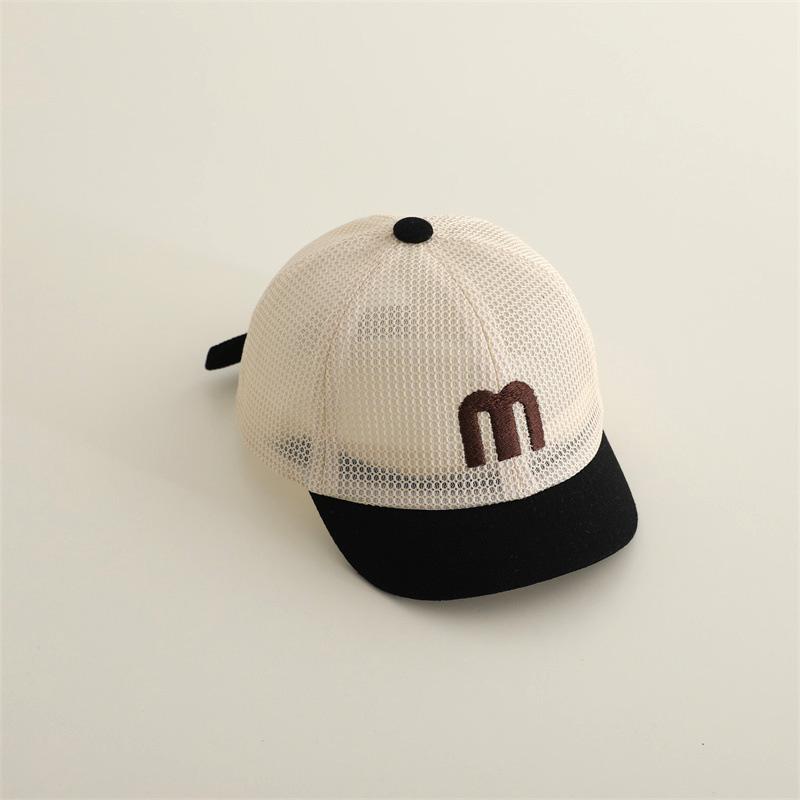 

Детская летняя сетчатая шляпа однотонная с вышивкой буквы M дышащая бейсболка для детей мальчиков девочек с коротким козырьком кепка «утиный язык» чёрный