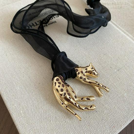 Elegant European & American Leopard Necklace - Luxurious Drip Oil Sweater Chain for Women, Versatile High-End Accessory
