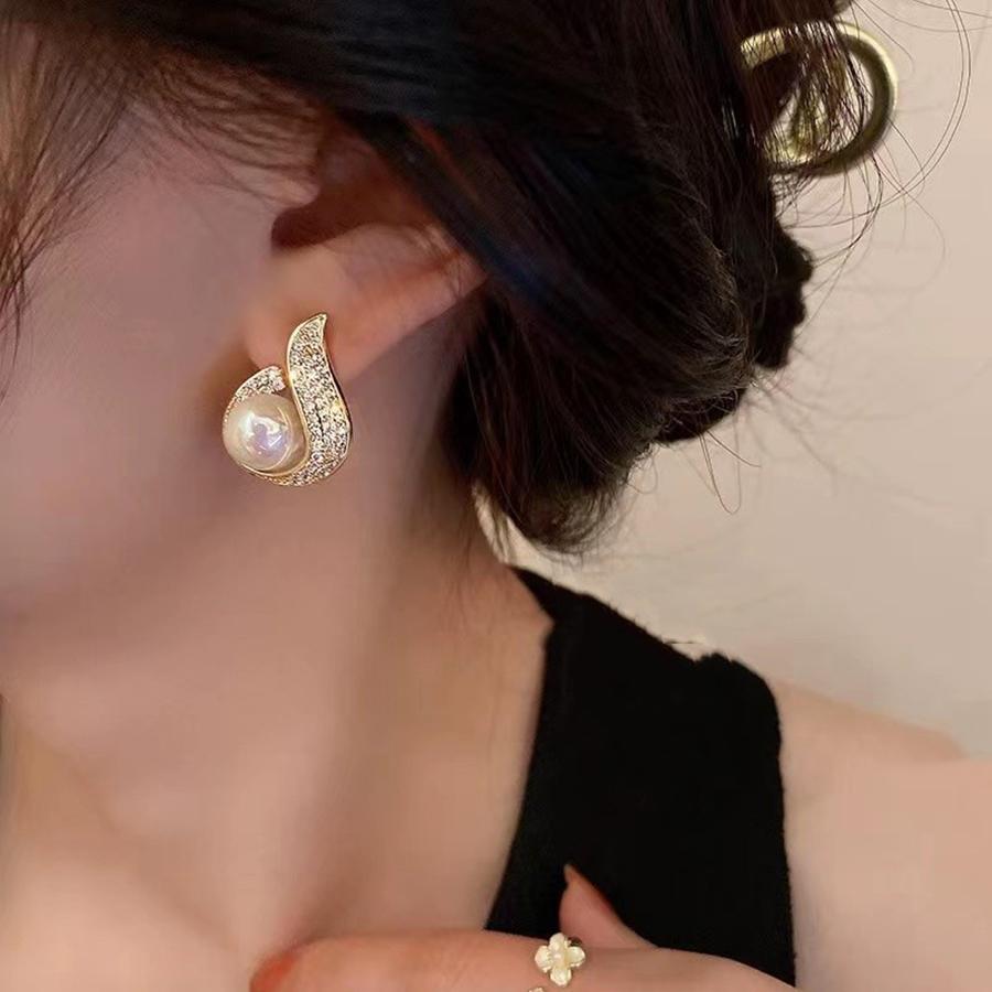Korean Geometric Zircon Clip On Earrings for Women Exquisite Elegant Pearl Earrings Without Pierced Wedding Party Jewelry