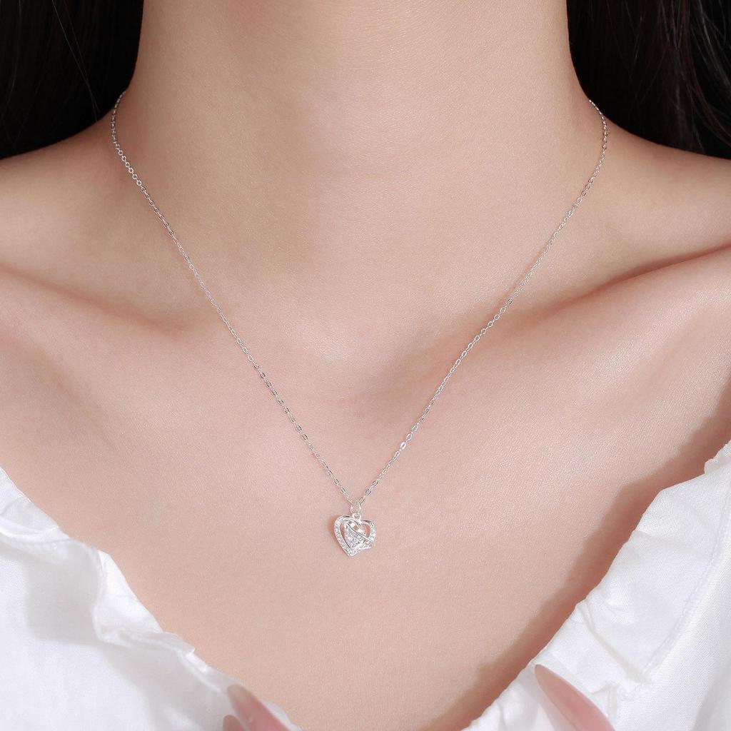 Sterling Silver Heart & Diamond Inlaid Pendant Necklace - Women's Luxurious Clavicle Chain Choker.
