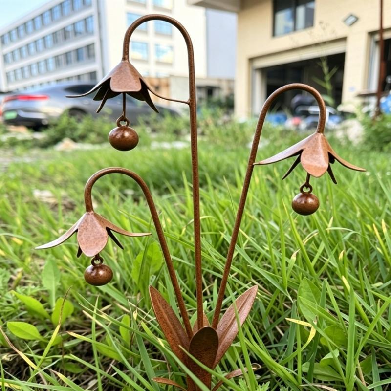Rusty Bluebell Flower Shape Metal Decorative Stakes Freestanding Outdoor Garden Decoration for Balcony Courtyards