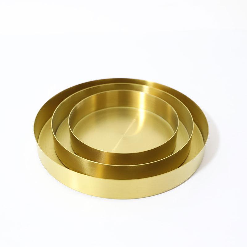 Elegant Metal Serving Plate With Electroplated Finish For Home And Hotel Use