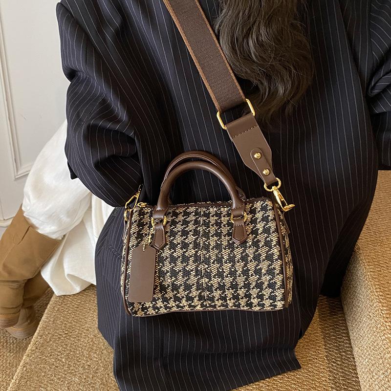 Plaid Canvas Niche Portable Pillow Bag Women's New Versatile Fashion Shoulder Messenger Bag