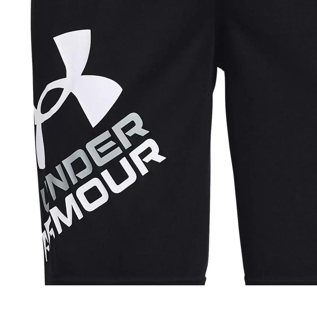 Under Armour Pantaloni scurți cu croială dreaptă, cu cinci buzunare și imprimeu logo cu literă, pantaloni scurți pentru copii, negri 1361817-001