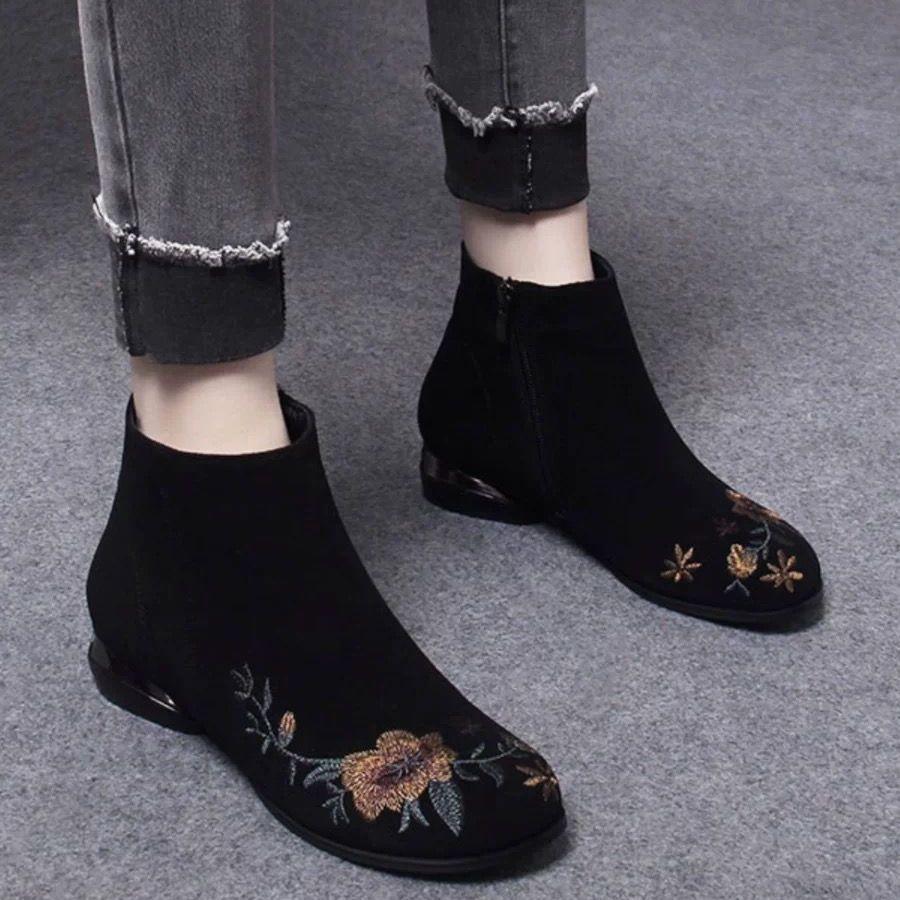 Short Boots Autumn and Winter Women's 2025 New Han Element Wool Surface Embroidery Ethnic Style Warm and Versatile Going Out Elegant National Sty