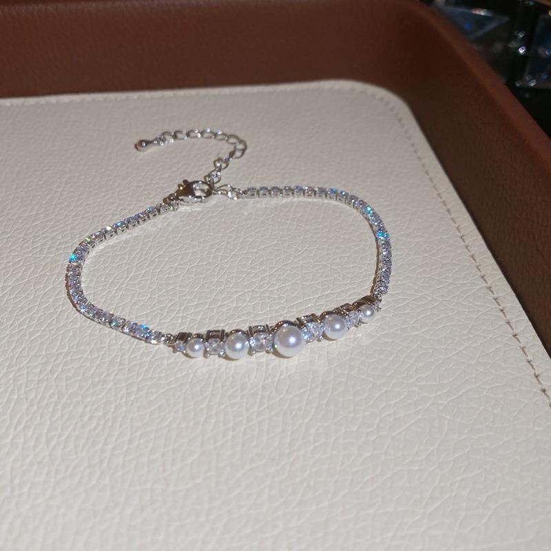 French Xiaoxiangfeng simple zircon geometric flower bracelet light luxury high-end bracelet fashionable exquisite versatile jewelry