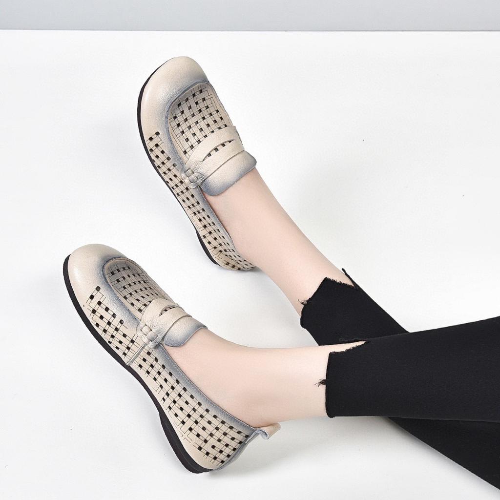 Fashion casual soft sole soft surface retro punched women's shoes first layer cowhide round head flat bottom women's single shoes