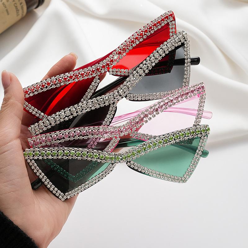 Luxury Cat Eye Rhinestone Classic Sunglasses Noble Luxury Designer Triangle Glasses Uv400 Trend Lunettes De Soleil Pour Femmes