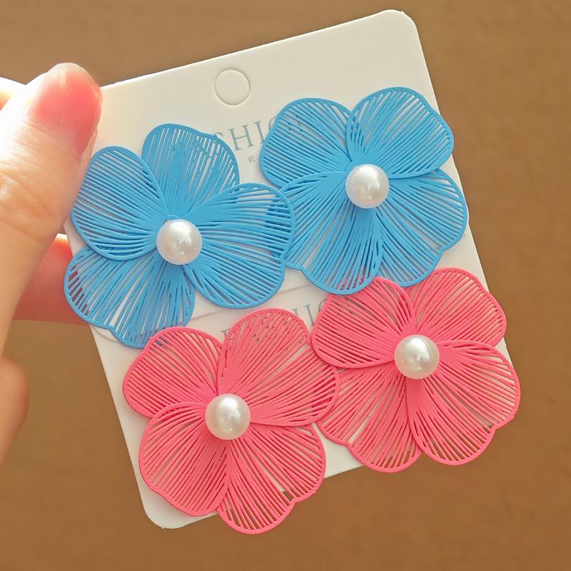 

Korean Sweet Floral Pearl Stud Earrings: Versatile Fashion Jewelry for Women синий