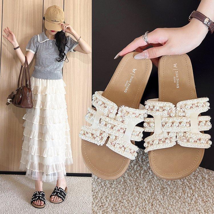 2025 Summer New Xiaoxiangfeng Flat-bottomed Slippers Women's Outer Wear Summer Light Luxury Fairy Versatile Pearl Vacation Sandals