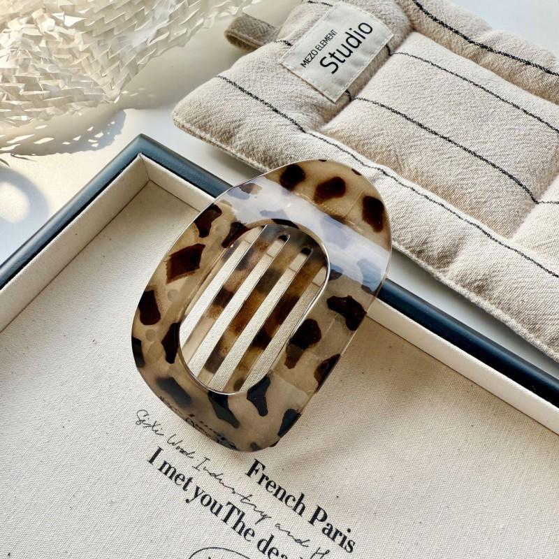 

Модные овальные заколки-краб для волос для женщин, новый дизайн, леопардовый матовый, изогнутый, плоский, заколки для укладки, акриловые, лежачие, аксессуары для волос 1PCS