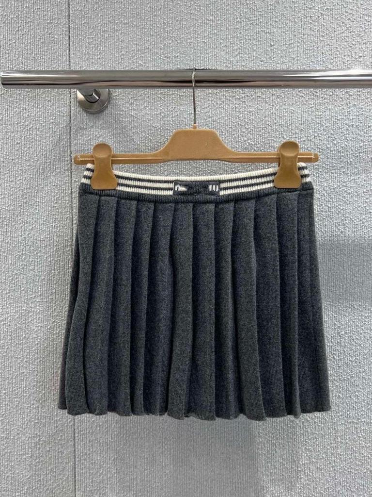 Nanyou Women's 2025 Autumn/Winter Striped Knit Skirt: Loose, Casual, Versatile Short Skirt
