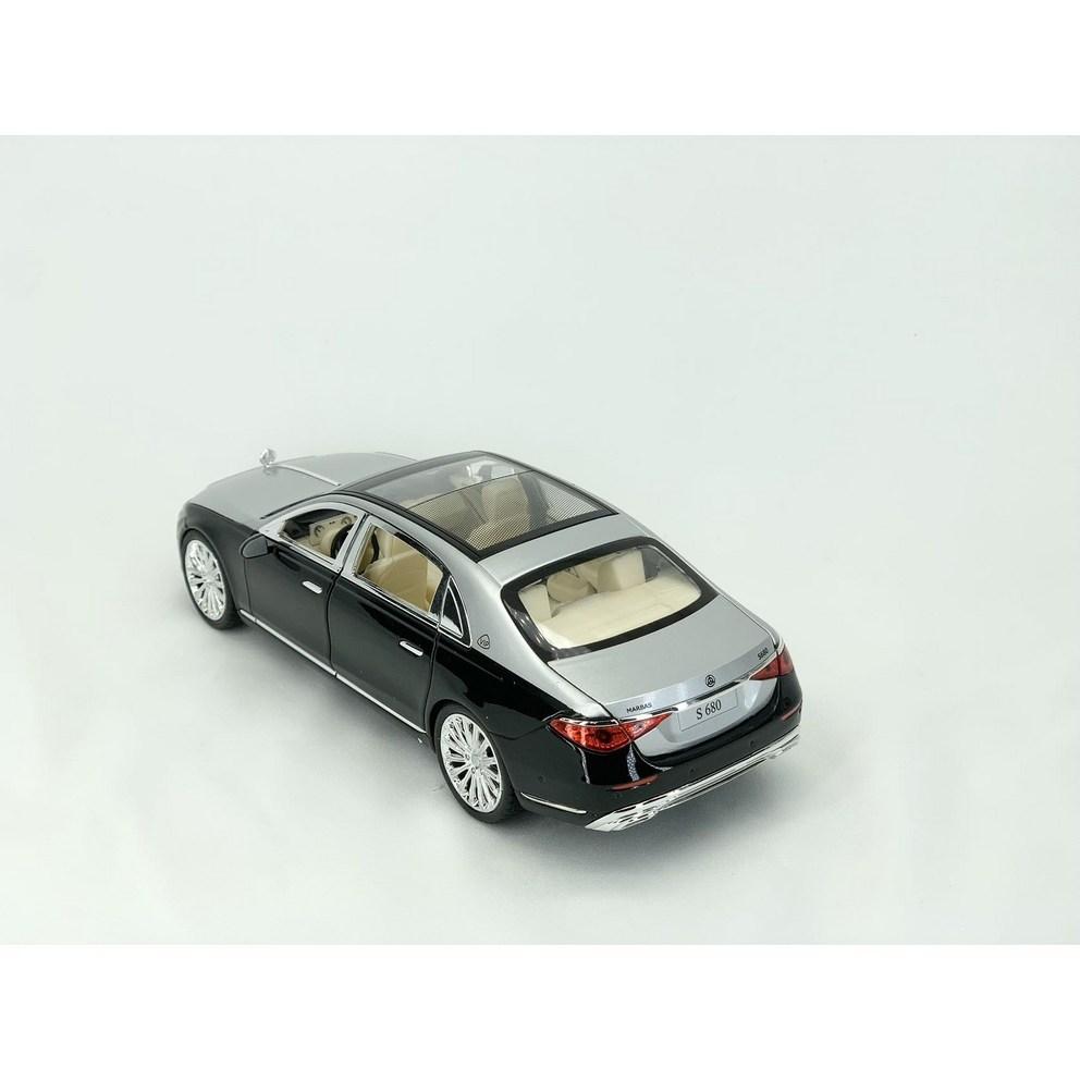 1:22 Scale Mercedes-Benz Maybach Diecast Model Car - GTR GTS AMG Series - Black & White Collectible Toy