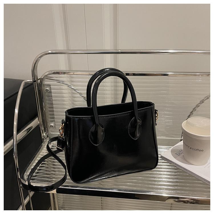 Modische ein Schulter Crossbody einfarbige Lackleder tragbare kleine quadratische Tasche trendige neue Damen Tasche PU lässige einfache trendige Tasche