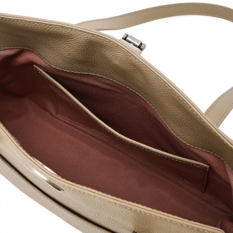 Daks Flap ShOulder Bag M With O lOck decOratiOn tOppe